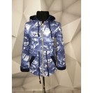 Демисезонная куртка с абстрактным принтом